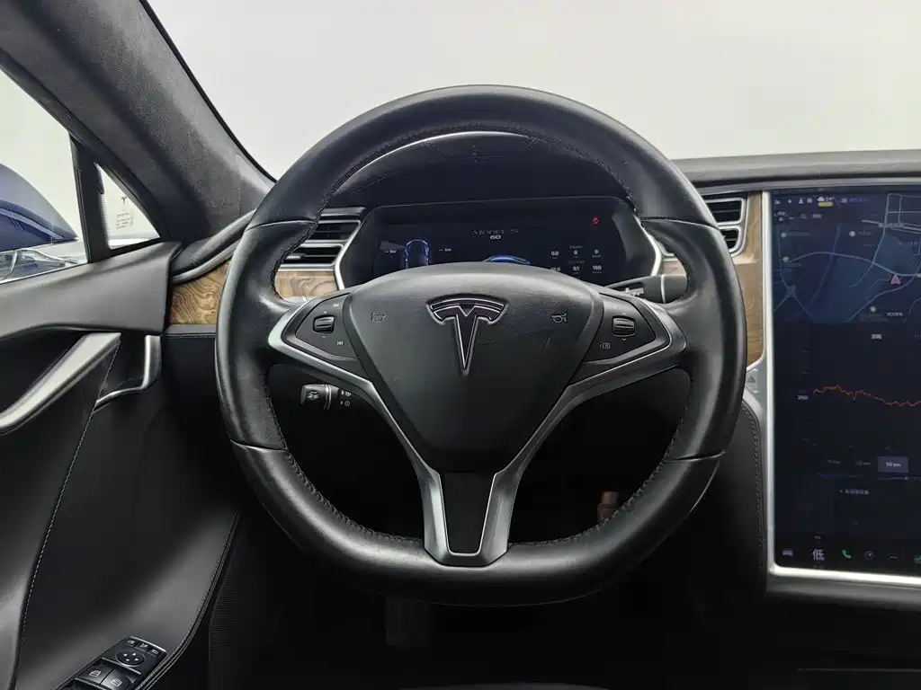 Tesla Model S — миниатюра 11