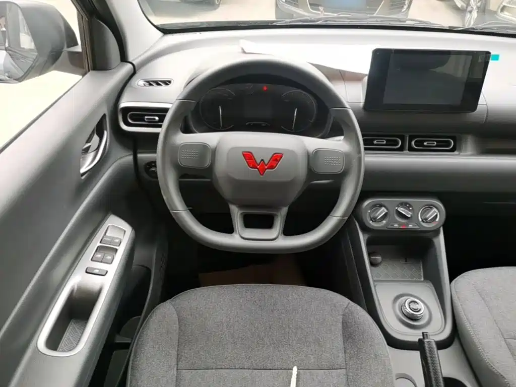 Заказать Wuling Hongguang EV 2026 года за 2 242 591 ₽  из Китая