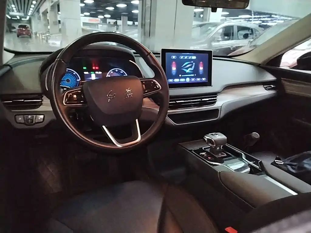 Hongqi Hongqi E-QM5 — миниатюра 10