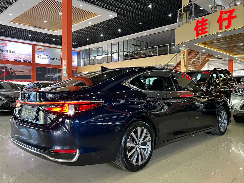 Lexus ES 2020 200