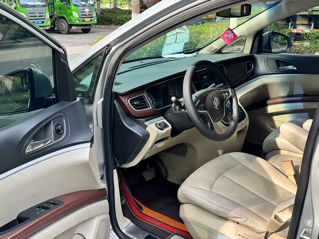 Buick GL8 2017 25S Luxury V