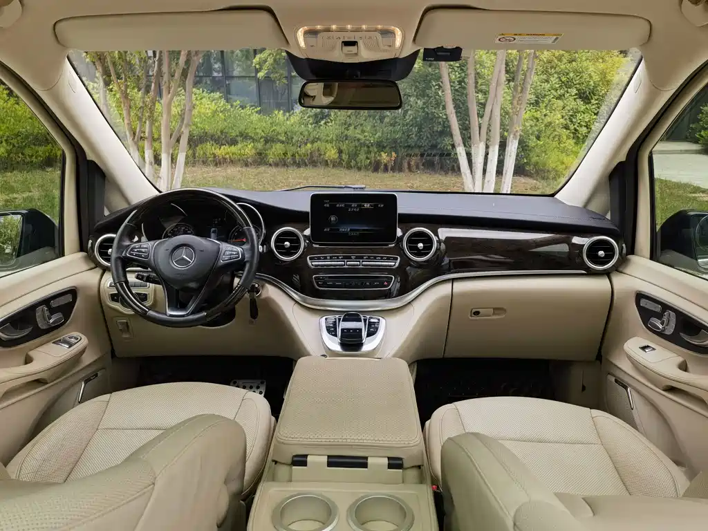 Mercedes-Benz V-Class — миниатюра 10