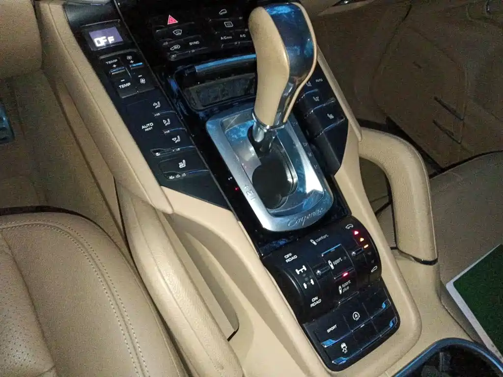 Porsche Cayenne — миниатюра 10