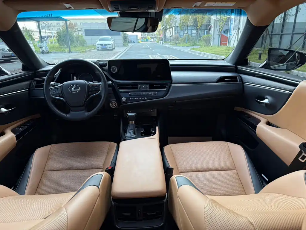 Lexus ES — миниатюра 9