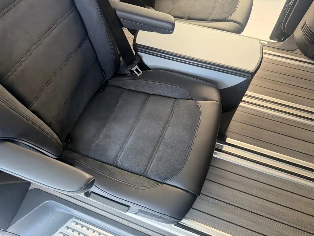 Volkswagen Multivan — миниатюра 23