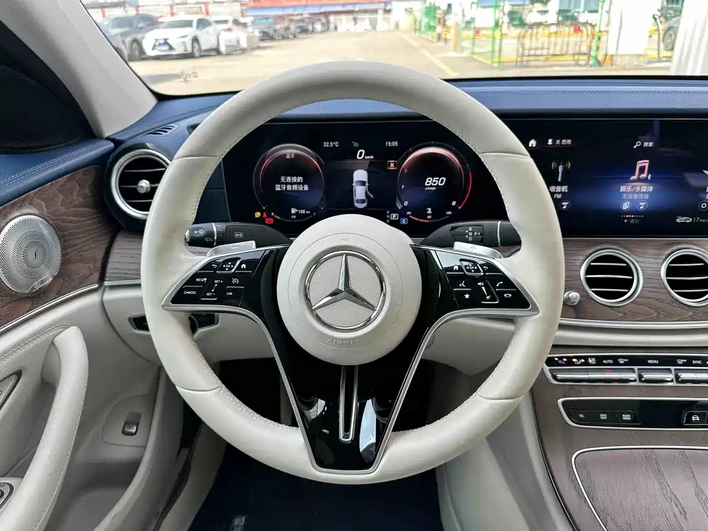 Mercedes-Benz E-Class — миниатюра 12