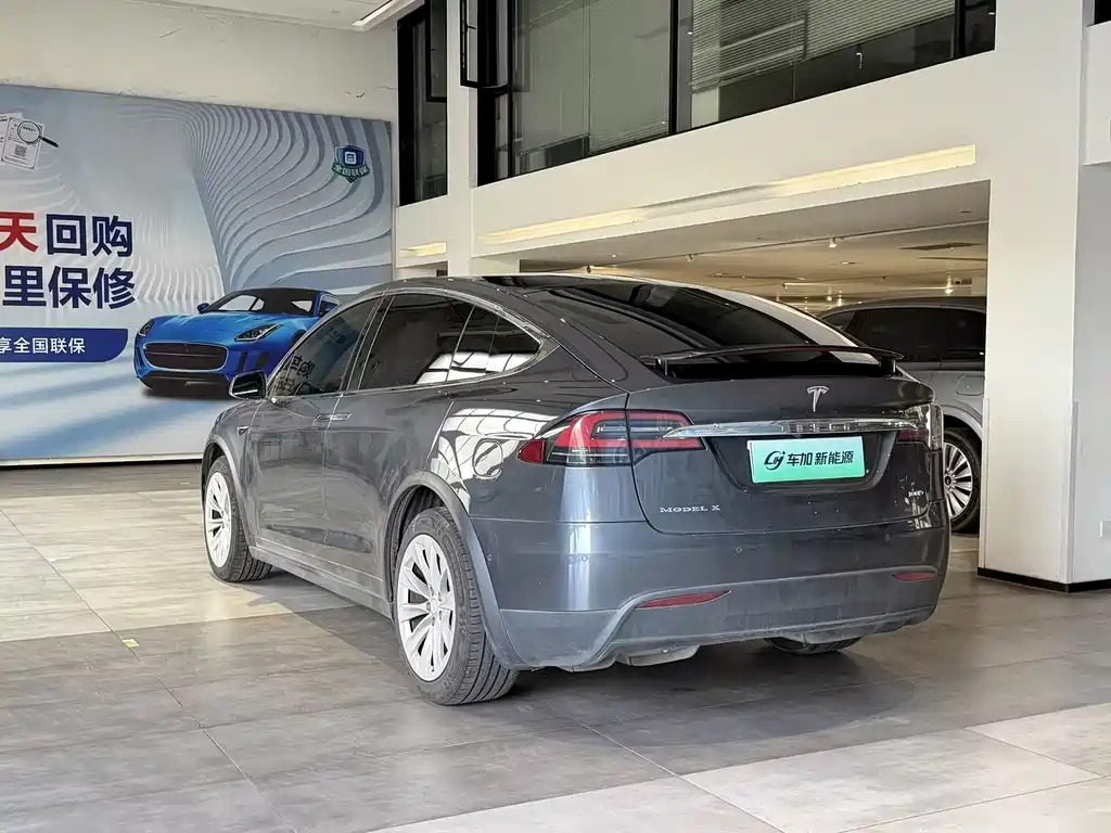 Tesla Model X — миниатюра 9