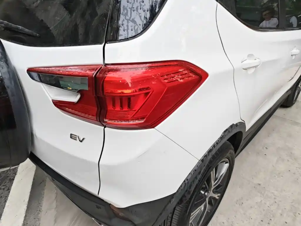 BYD Yuan EV — миниатюра 8