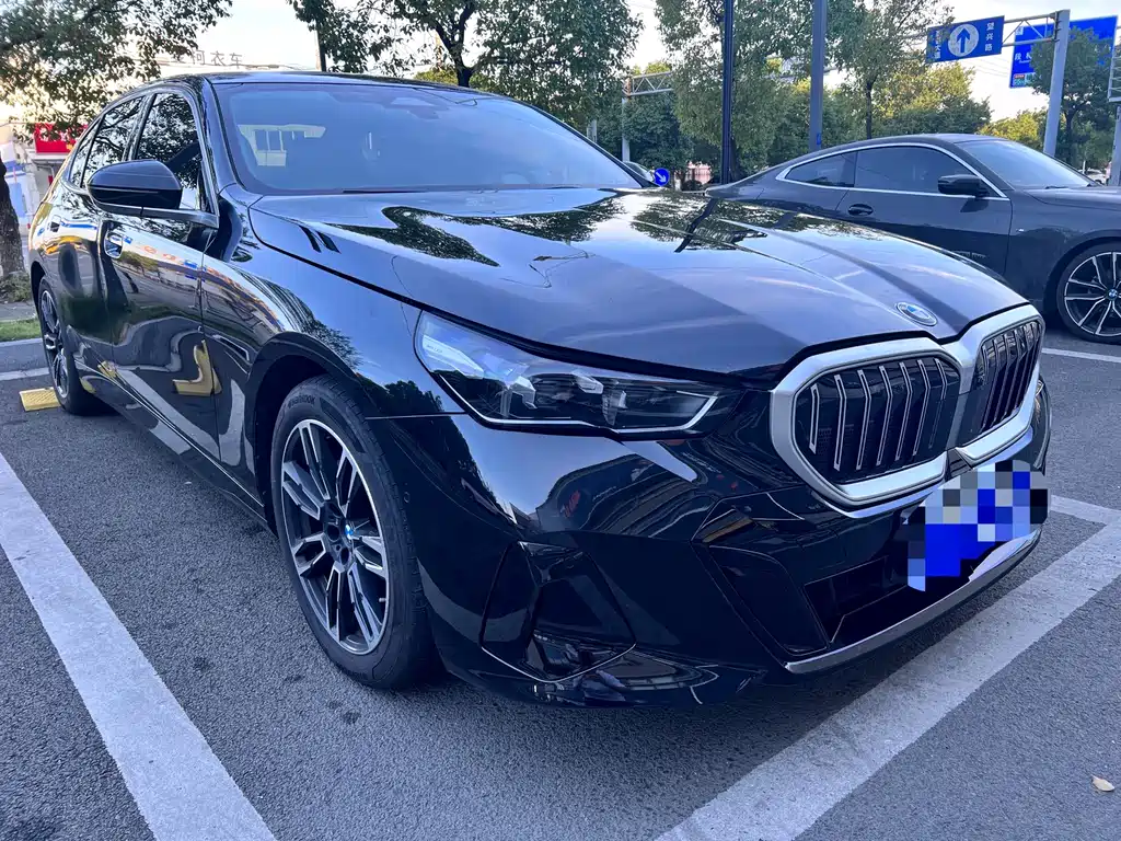 BMW 5 Series — миниатюра 3