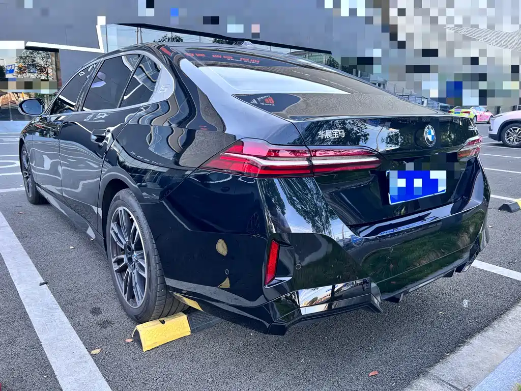 BMW 5 Series — миниатюра 17