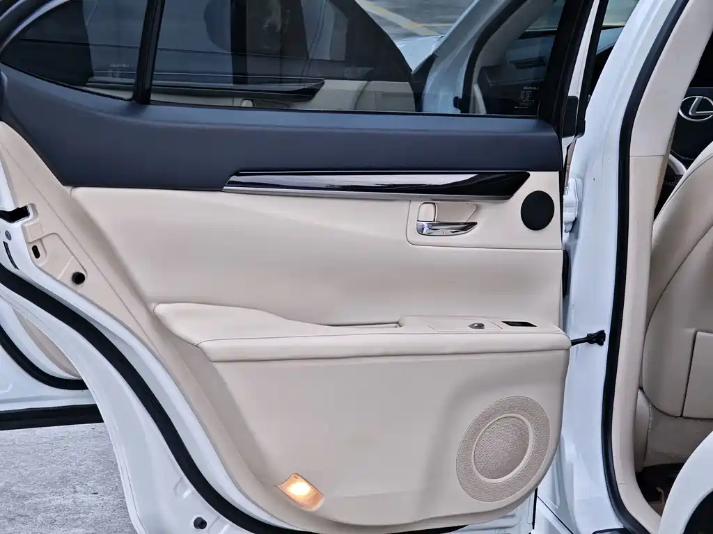 Lexus ES — миниатюра 19