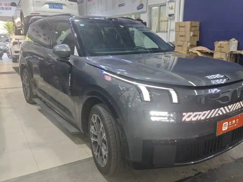 Lynk & Co 900 — миниатюра 2