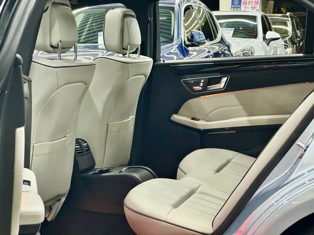 Mercedes-Benz E-Class — миниатюра 9