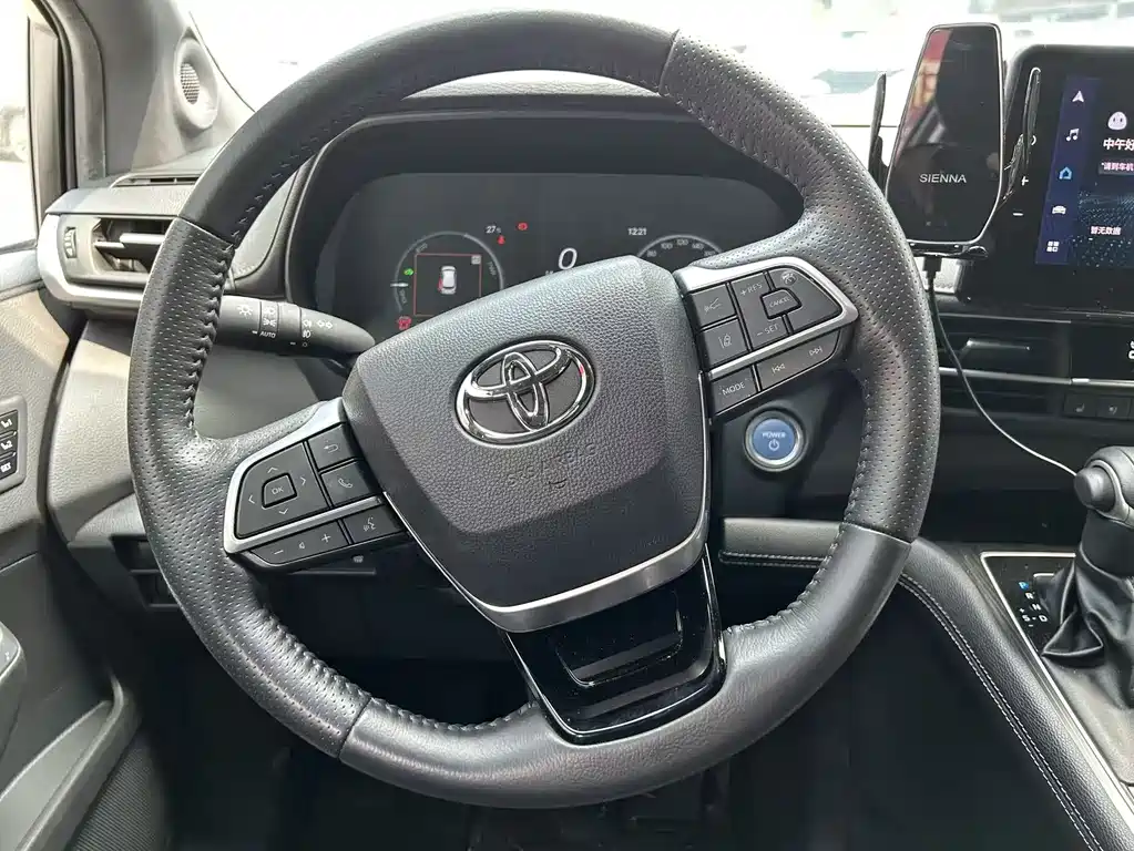 Toyota Sienna — миниатюра 8