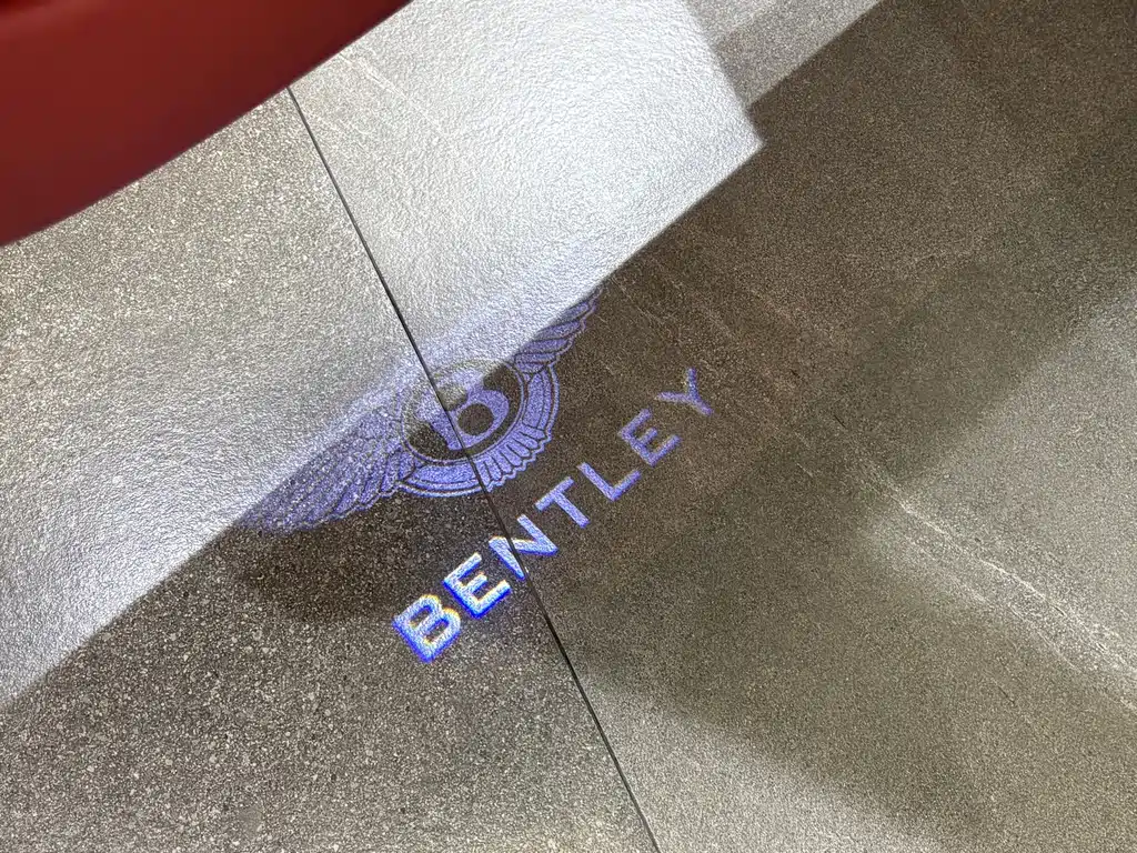 Bentley Flying Spur — миниатюра 23