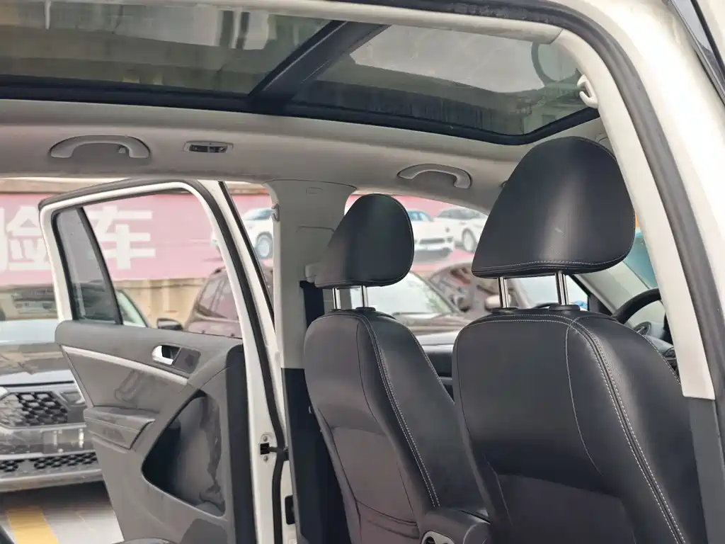 Volkswagen Tiguan — миниатюра 16
