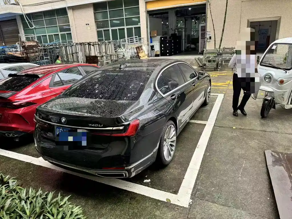 BMW 7 Series — миниатюра 6