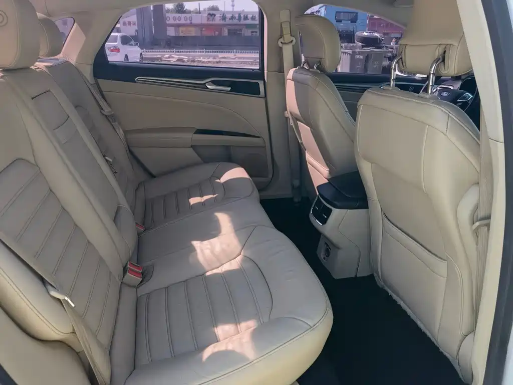 Ford Mondeo — миниатюра 9