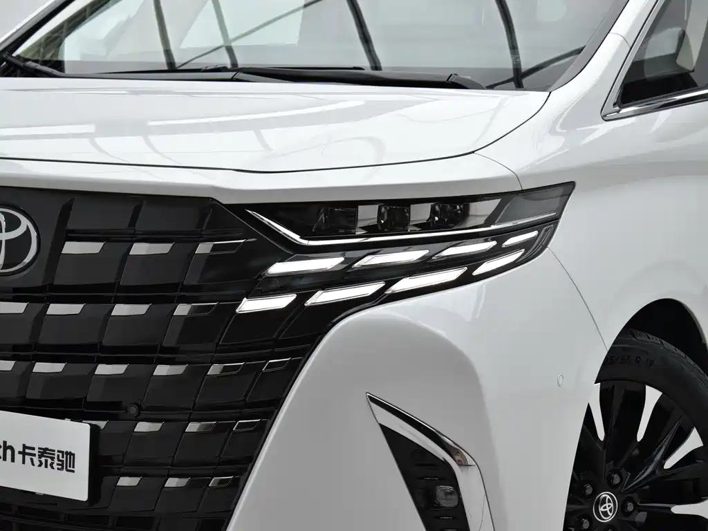 Toyota Alphard — миниатюра 4