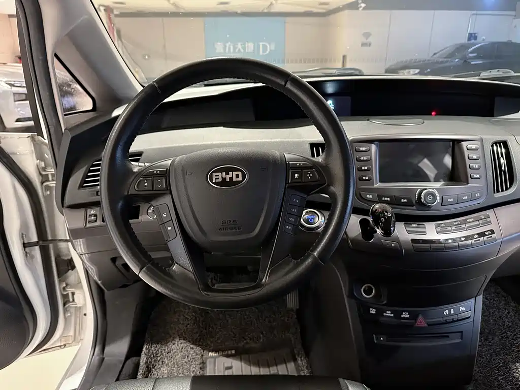BYD E6