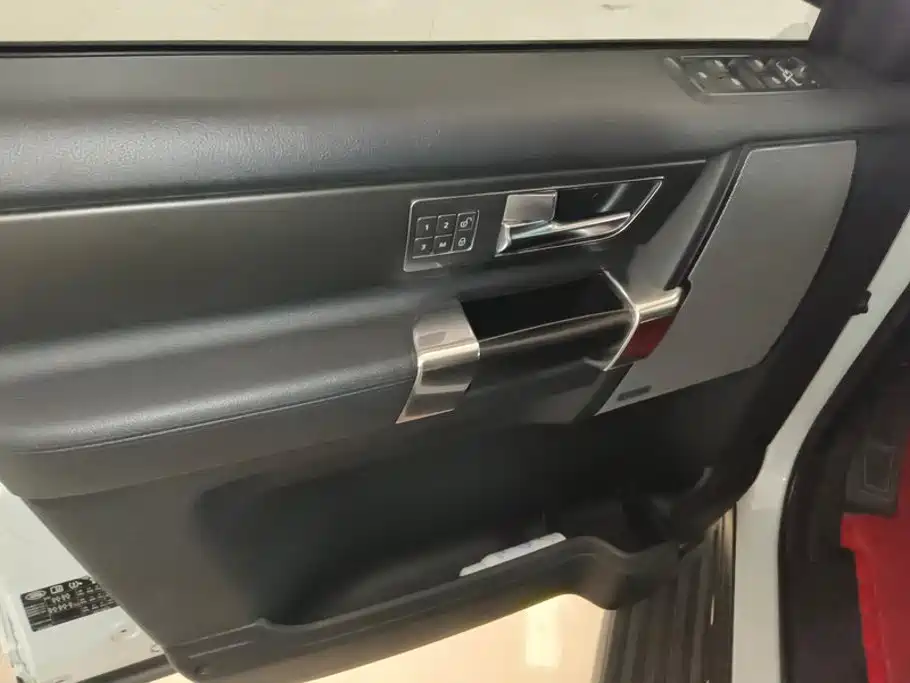 Land Rover Discovery — миниатюра 7