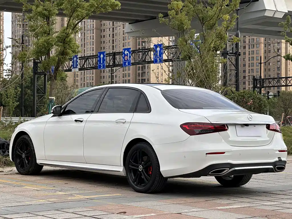 Mercedes-Benz E-Class — миниатюра 15