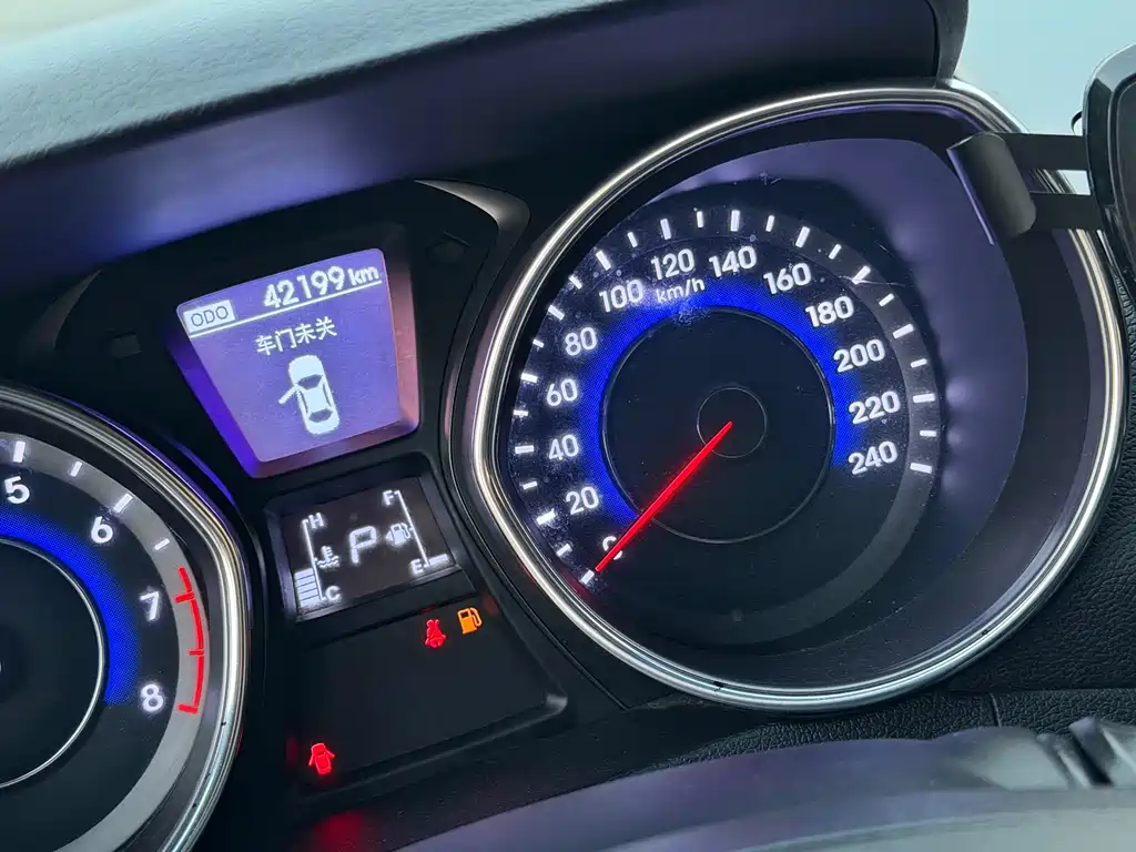 Hyundai Elantra Langdong — миниатюра 8