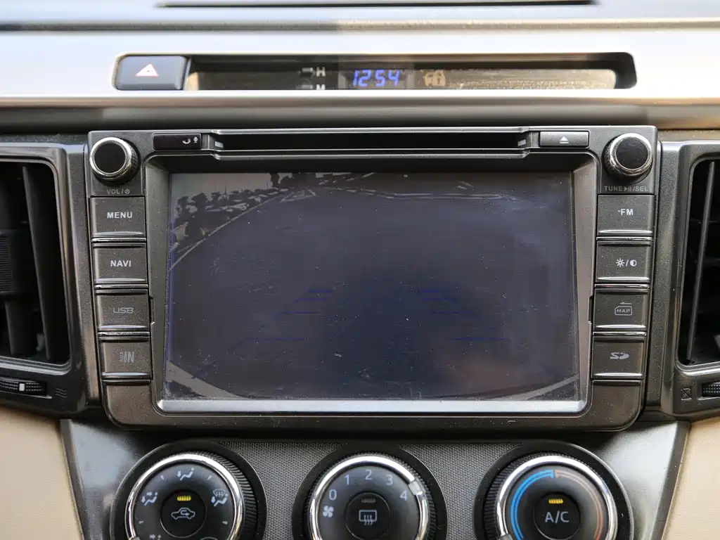 Toyota RAV4 — миниатюра 7