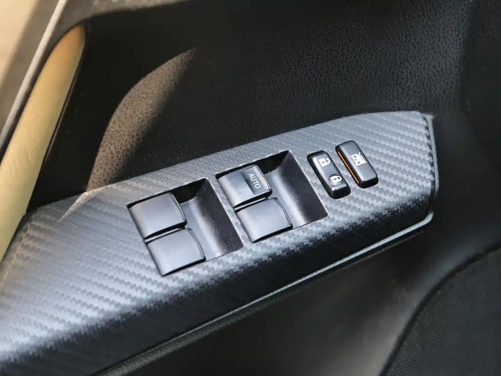 Toyota RAV4 — миниатюра 12