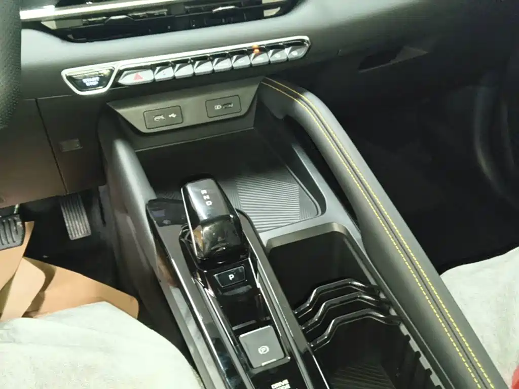 Geely Binyue — миниатюра 14