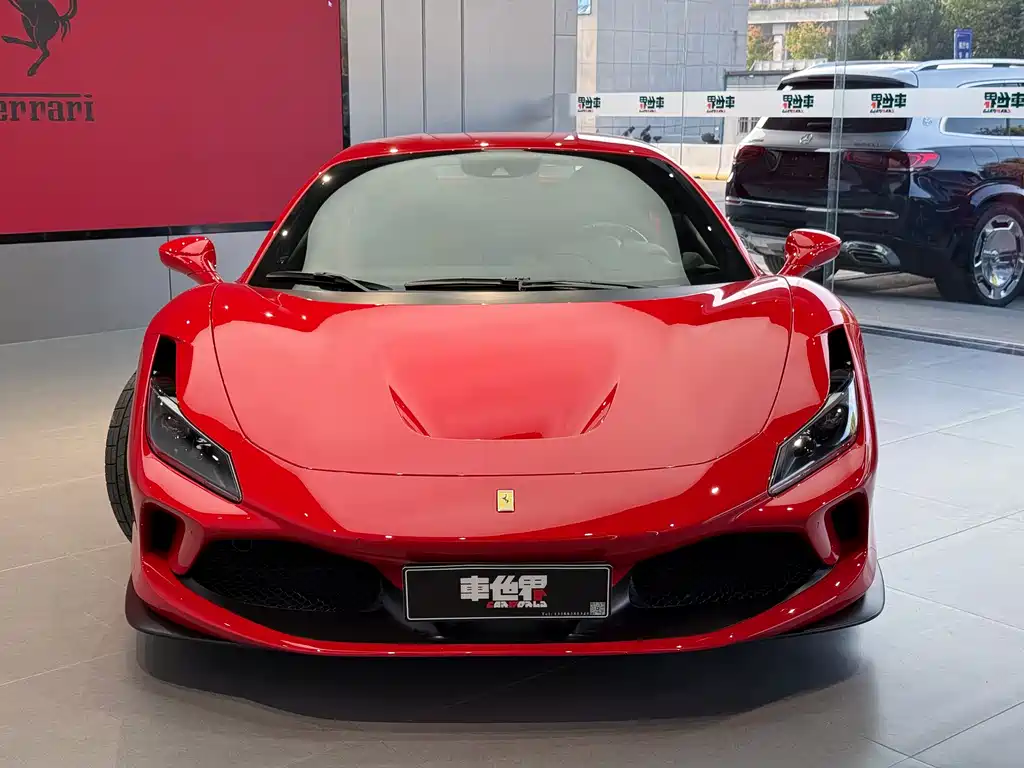 FERRARI F8