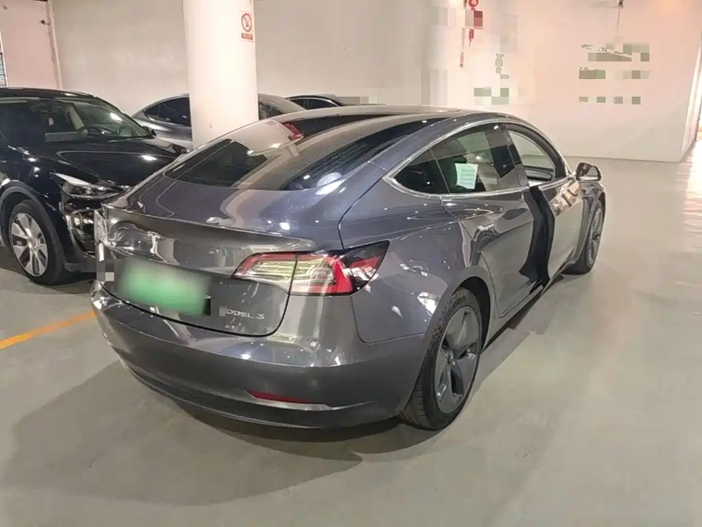 Tesla Model 3 — миниатюра 7