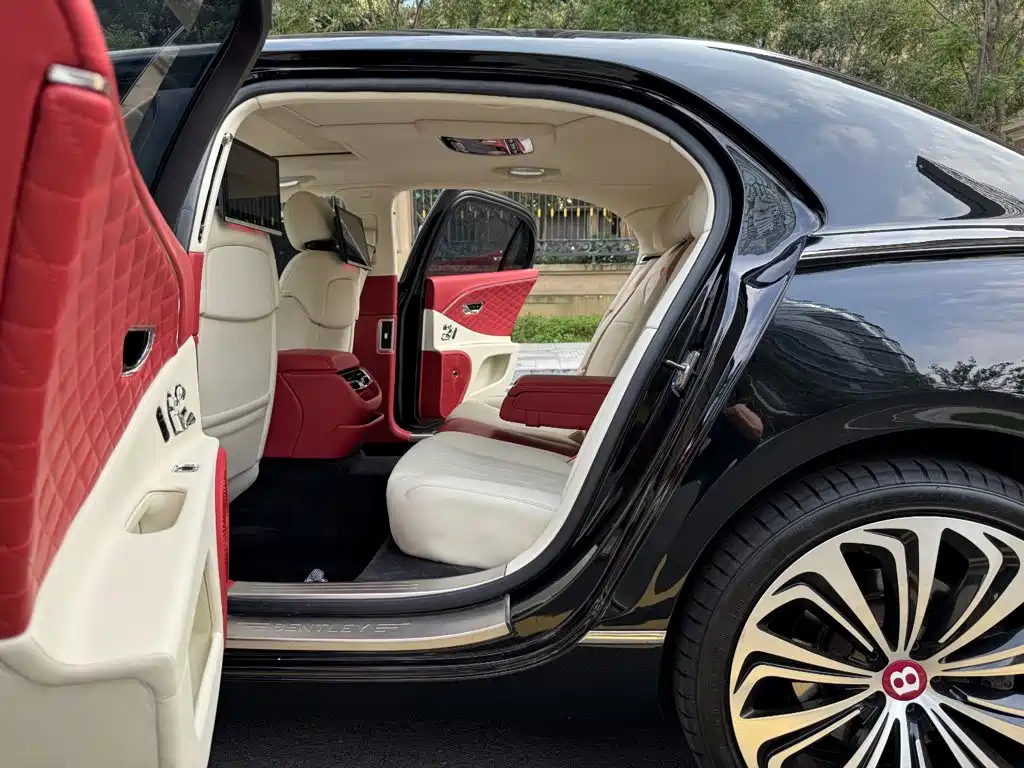 Bentley Flying Spur — миниатюра 7