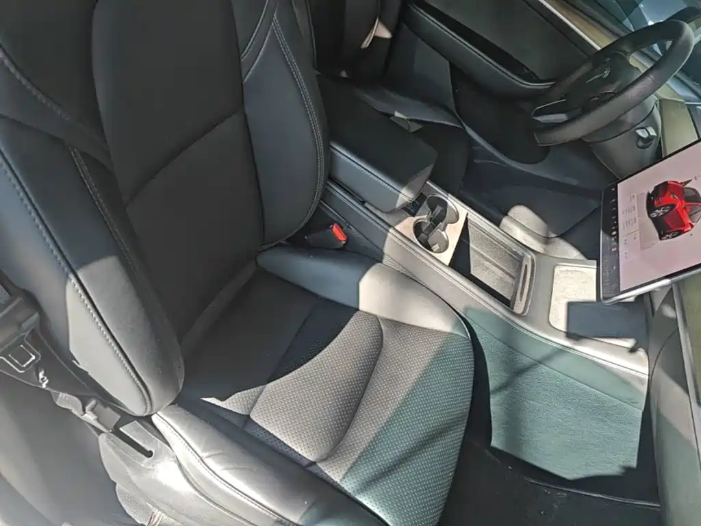 Tesla Model Y — миниатюра 25