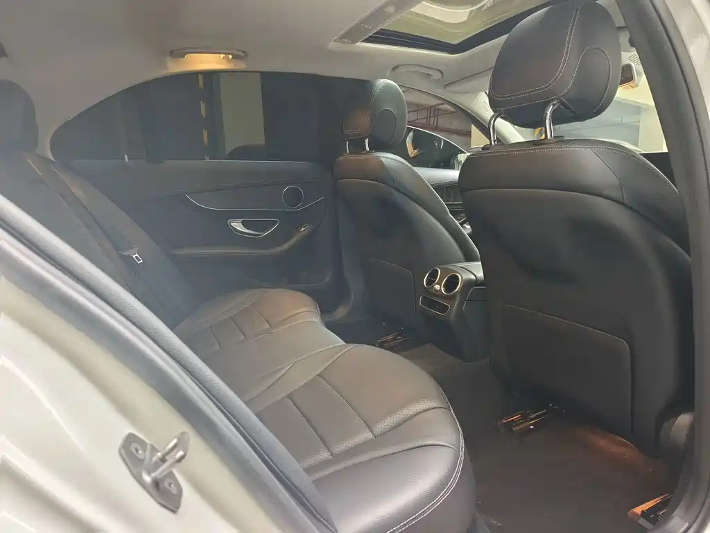 Mercedes-Benz C-Class — миниатюра 13
