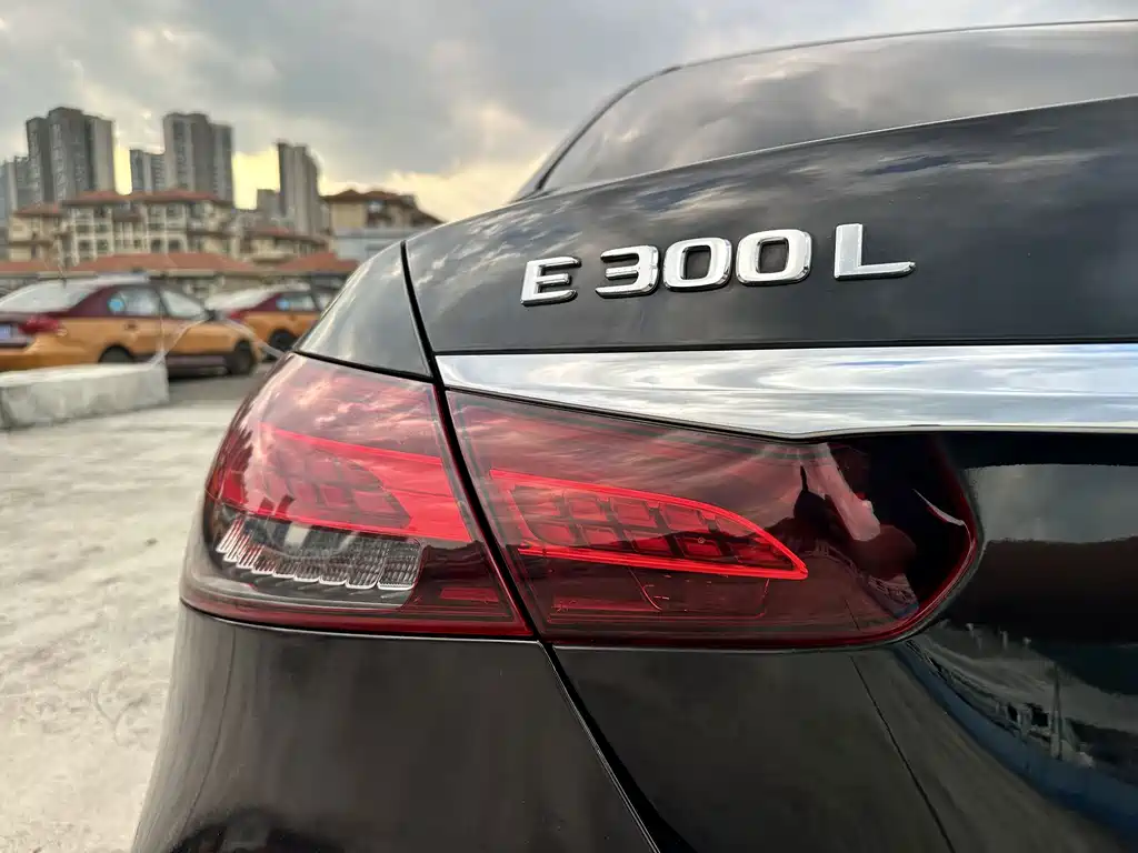 Mercedes-Benz E-Class — миниатюра 12