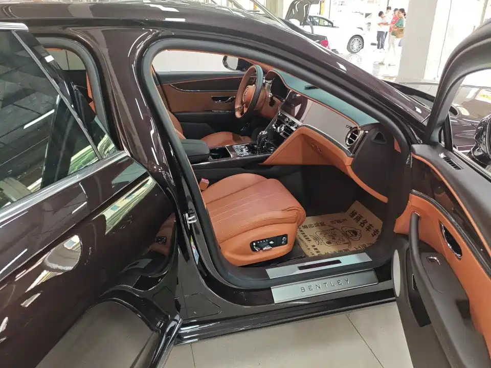 Bentley Flying Spur — миниатюра 6