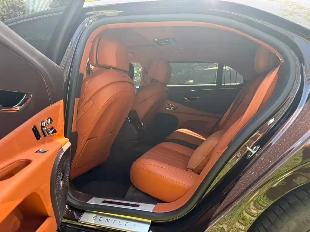 Bentley Flying Spur — миниатюра 9