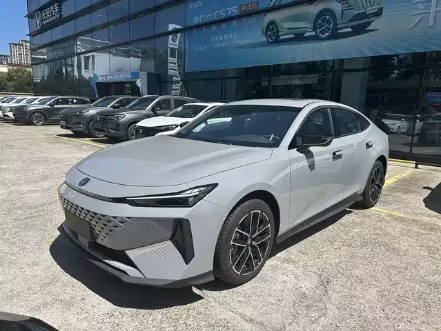 CHANGAN  UNI V SMART IDD 2025