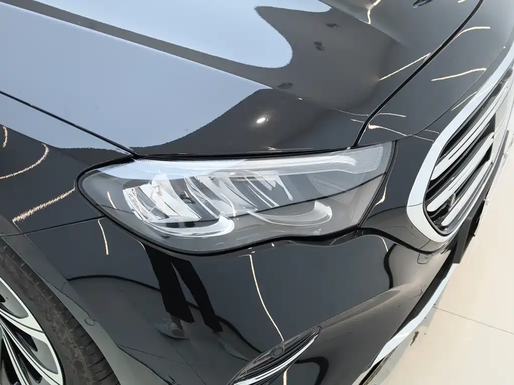 Mercedes-Benz E-Class — миниатюра 18