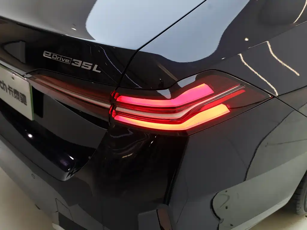 BMW i5 — миниатюра 17