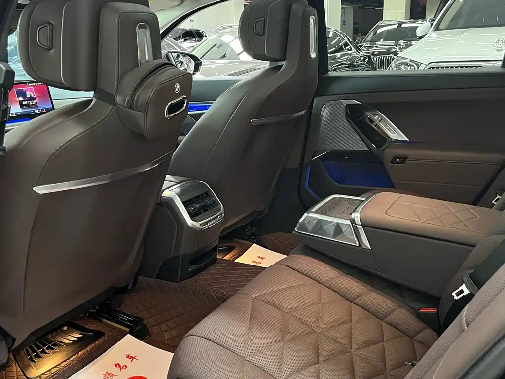 BMW 7 Series — миниатюра 14
