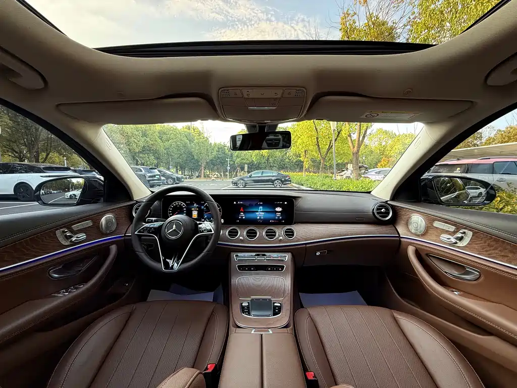 Mercedes-Benz E-Class — миниатюра 13