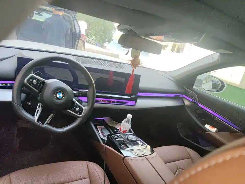 BMW 5 Series — миниатюра 11