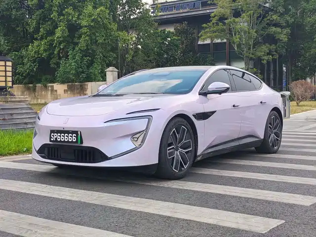 2024 Avatr 12