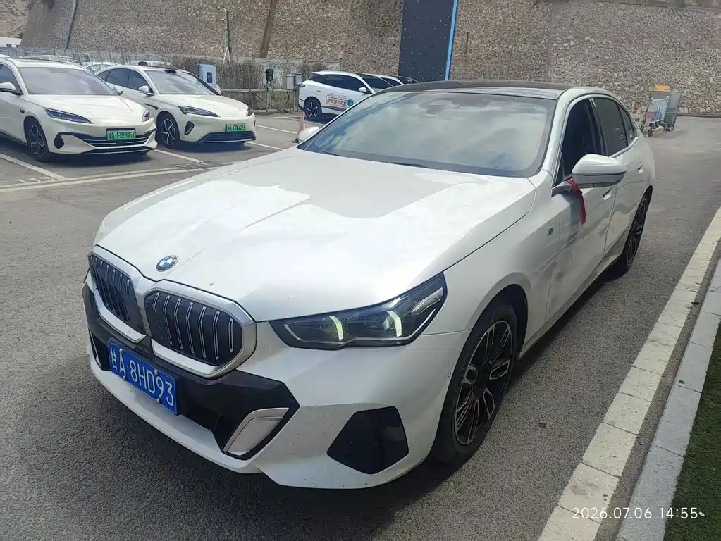 BMW 5 Series — миниатюра 7