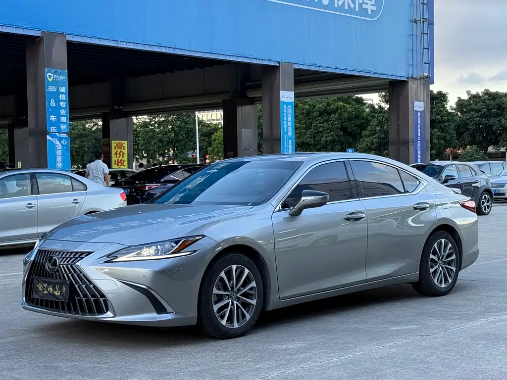 LEXUS  ES
