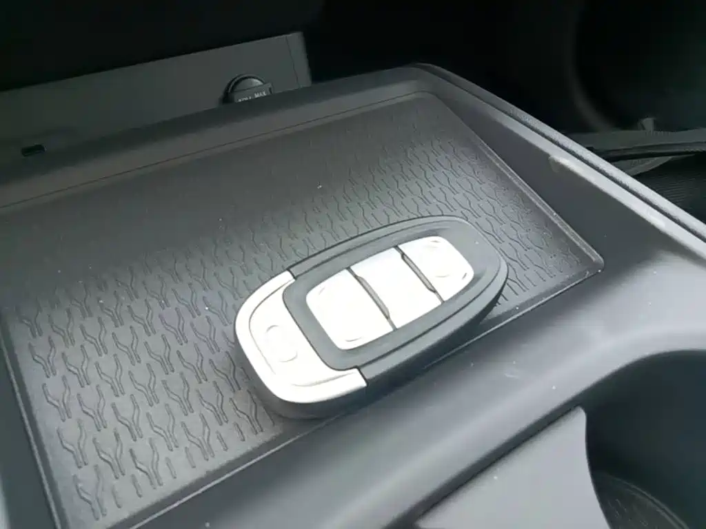 Hongqi E-QM5 2025 610km PLUS