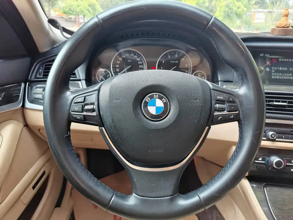 BMW 5 Series — миниатюра 9