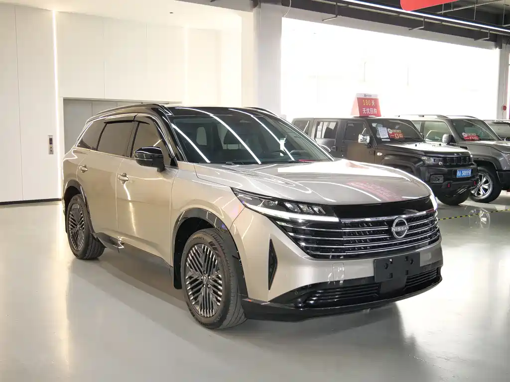 NISSAN EXPLORING THE LAND